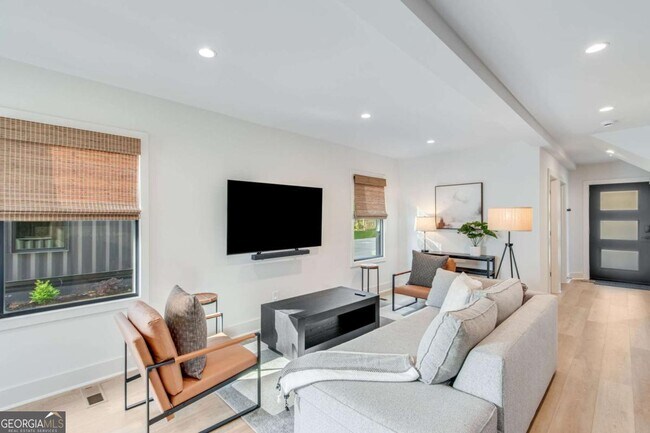 Building Photo - 775 Bradford St NW