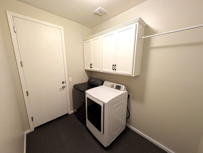 Building Photo - 3 Bedroom Home in the Eastmark Community Near E Ray Rd and S Signal Butte Rd!