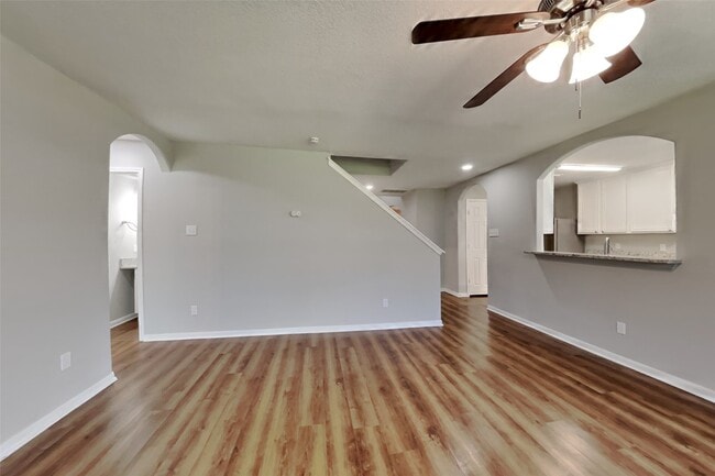 Building Photo - 5803 Village Grove Dr