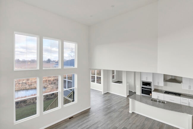 Building Photo - 668 Branson Dr