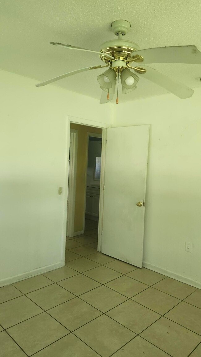 Building Photo - 3751 NW 36th St