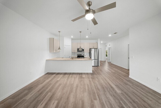 Building Photo - 26483-26483 Sandhill Blvd