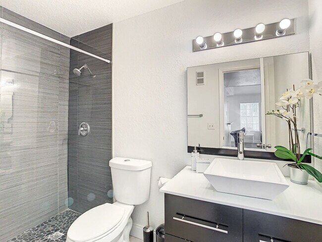 Building Photo - Westwood Boulevard, Orlando, FL 32821 - 2 BR 2 BA condo