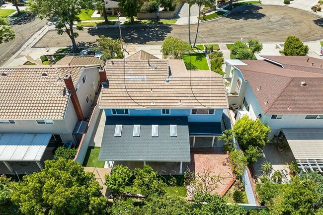 Building Photo - Spacious 4 Bedroom Home with Private Yard & Covered Patio in Anaheim Hills