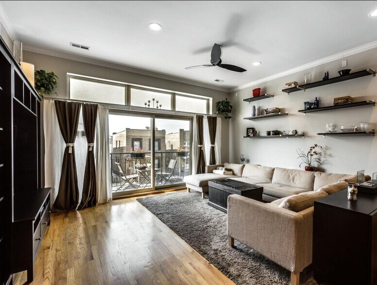 Building Photo - 2740 W Belmont Ave