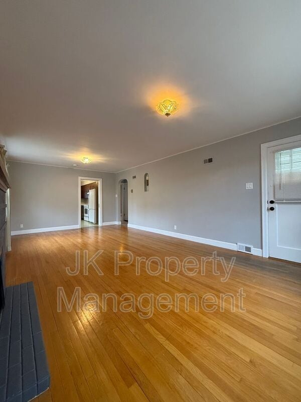 Building Photo - 115 16th St N