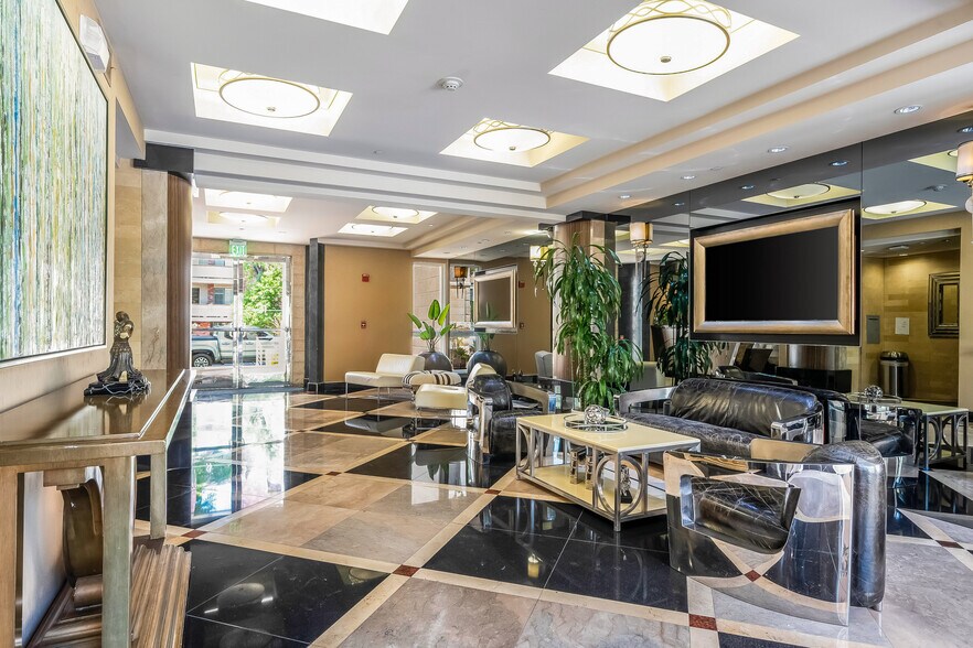 Lobby - 1318 Roxbury Dr