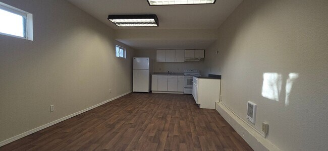 Building Photo - West Side Charmer! 1 bed, 1 bath- All Utilities & Lawn Care Included!