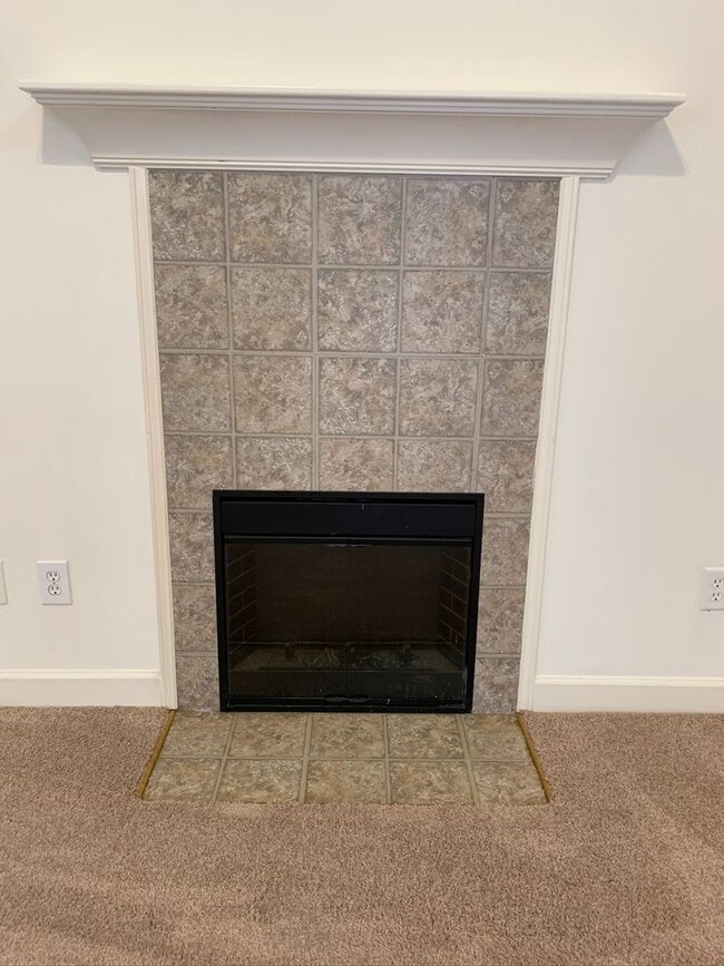 Building Photo - 205 Clusters Cir