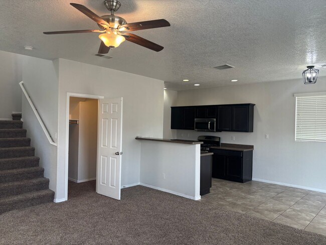 Building Photo - Available NOW!!! Beautiful 3 Bedroom Home ...