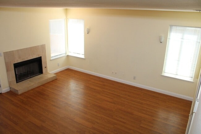 Building Photo - 151 Grenadine Way