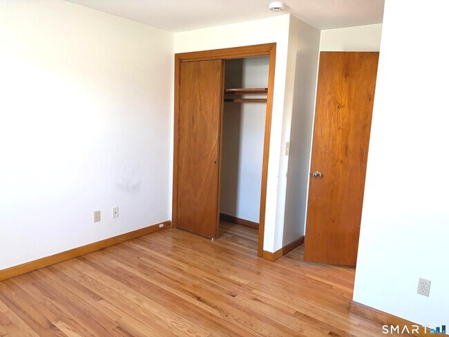 Building Photo - 3 Carmen St