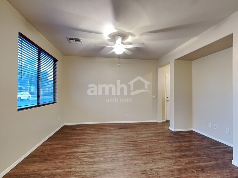 Building Photo - 3927 S Napa Ln