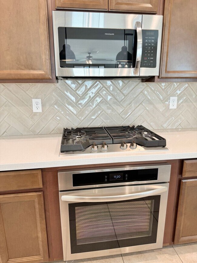 Building Photo - Beautiful 3 Bedroom 2 Bath Single Level Newer Built Home In Litchfield Park! Has Solar!