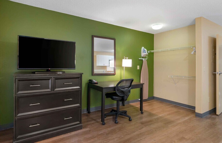 Building Photo - Furnished Studio-St. Petersburg - Clearwat...