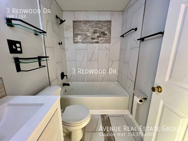 Building Photo - 3 Redwood Dr