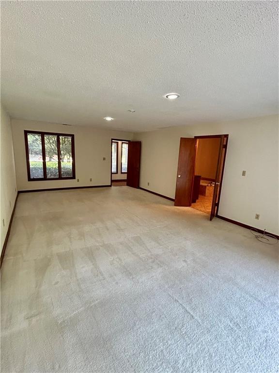Building Photo - 115 Nesbit Ferry Pl