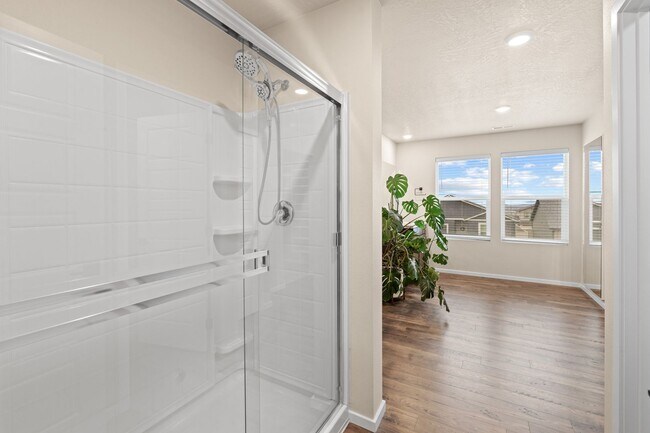 Building Photo - 2022 Built Charming 4-Bedroom Retreat with Scenic Views just 15 minutes west from downtown Spokane