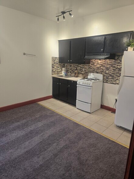 Building Photo - 1622 Bainbridge St