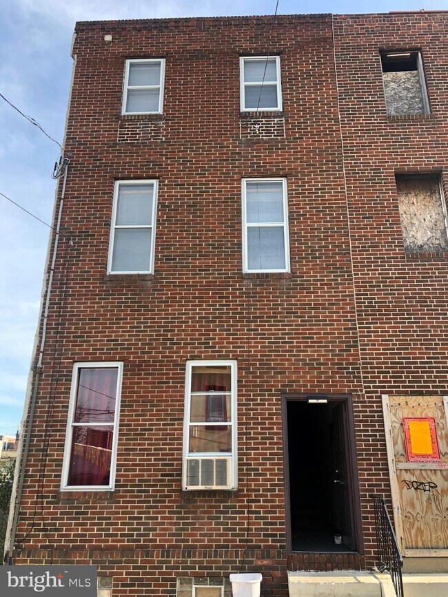 Building Photo - 2029 E Stella St