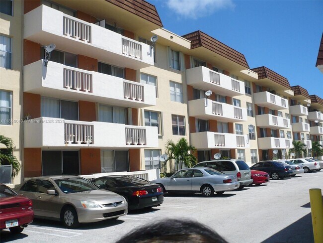 Building Photo - 1800 Sans Souci Blvd