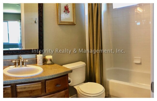 Building Photo - 4 Bed/5 Bath, 4,219 Sqft -11089 Canyonbroo...
