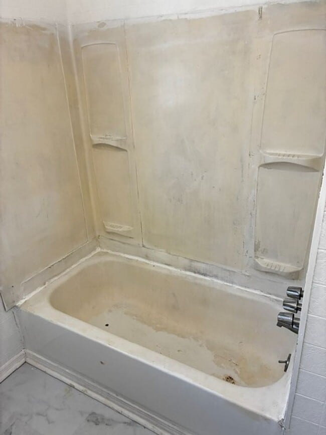 Building Photo - Updated 2BR Home with Large Yard in Batesburg