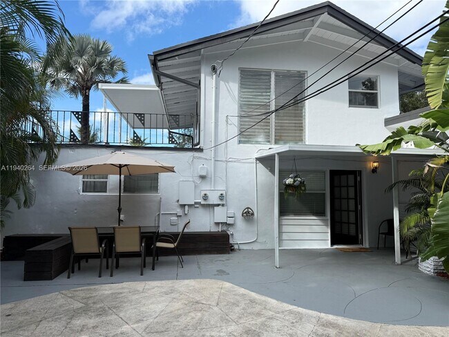 Building Photo - 2036 NE 21st Ave