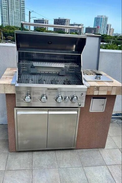 Building Photo - 110 SW 12th St