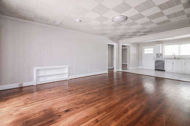 Building Photo - 105 Pineland Cir