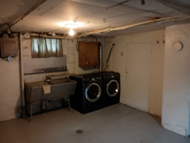 Building Photo - 320 S Griffin St