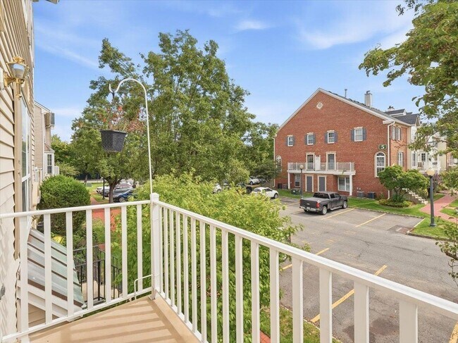 Building Photo - 10 Cottonwood St