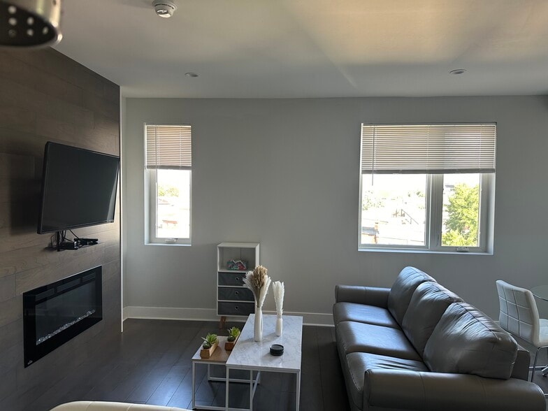 Building Photo - 1405 Frankford Ave