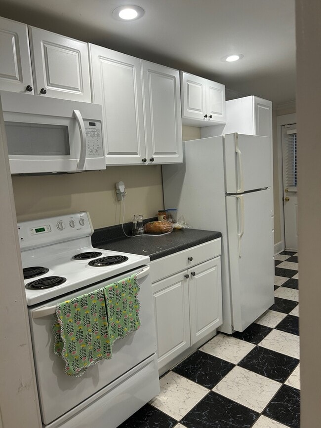 Building Photo - 149 S Bull St