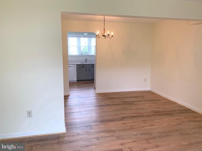 Building Photo - 136 Fairfield Dr