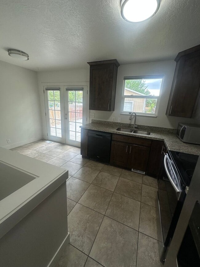 Building Photo - Beautiful home in Salt Lake!!