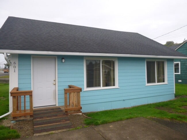 Building Photo - 3 Bedroom 1 Ba House