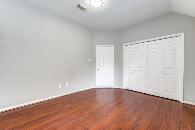 Building Photo - 3223 Richland Dr