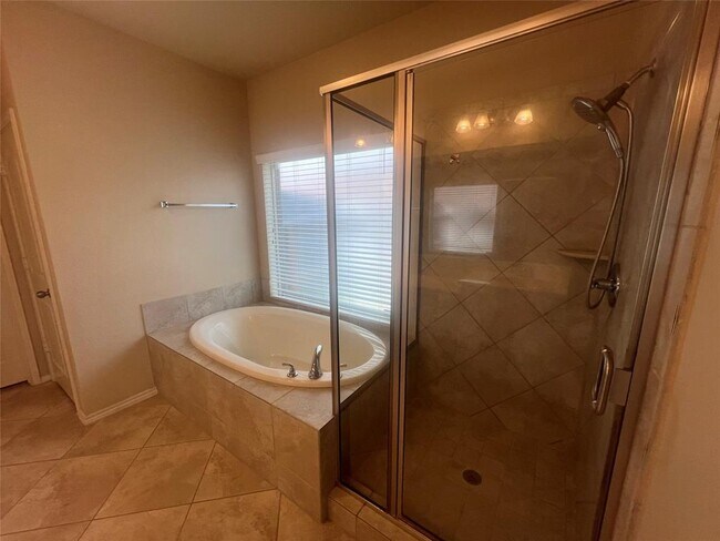 Building Photo - 2911 Meadows Pond Ln