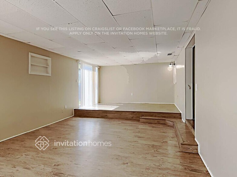 Building Photo - 2209 Curtis Dr S