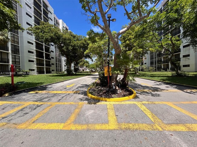 Building Photo - 17021 N Bay Rd