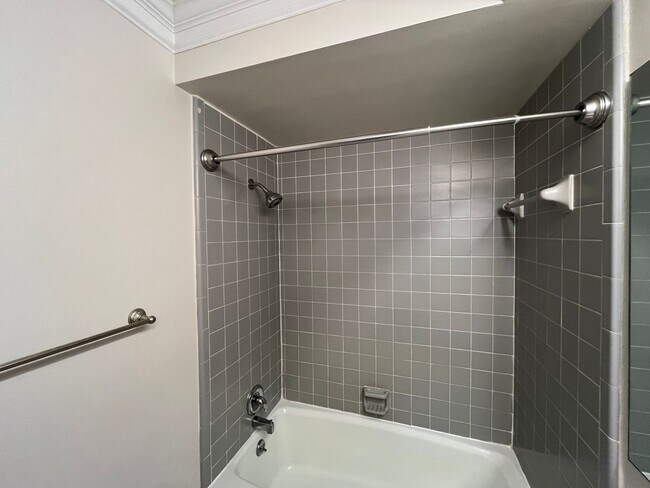 Building Photo - Excellent 2BD, 2BA Downtown Raleigh Condo ...