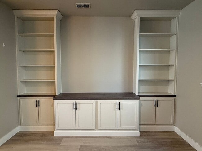 Building Photo - Modern Townhouse with Rooftop Deck & Mountain Views Near Sloan’s Lake!!