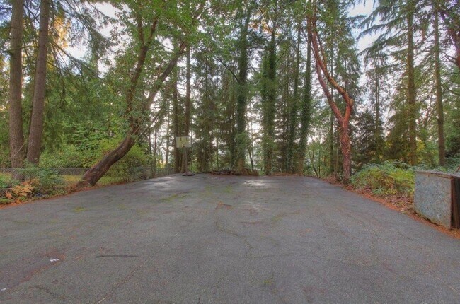 Building Photo - Charming 3 Bed 2 Bath Home in Eastgate