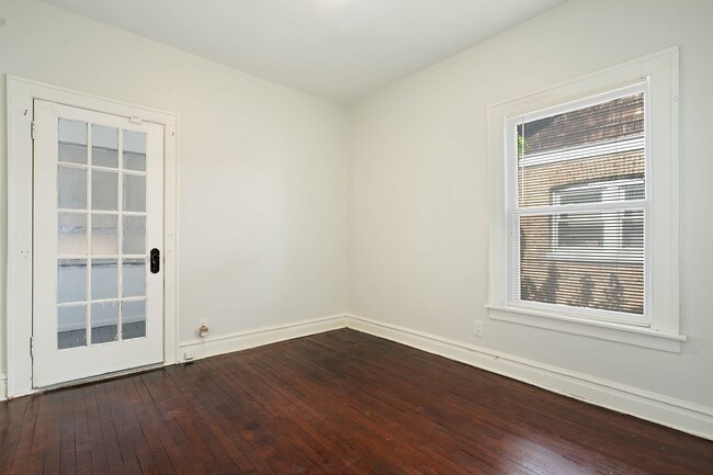 Building Photo - 27 E 101st Pl