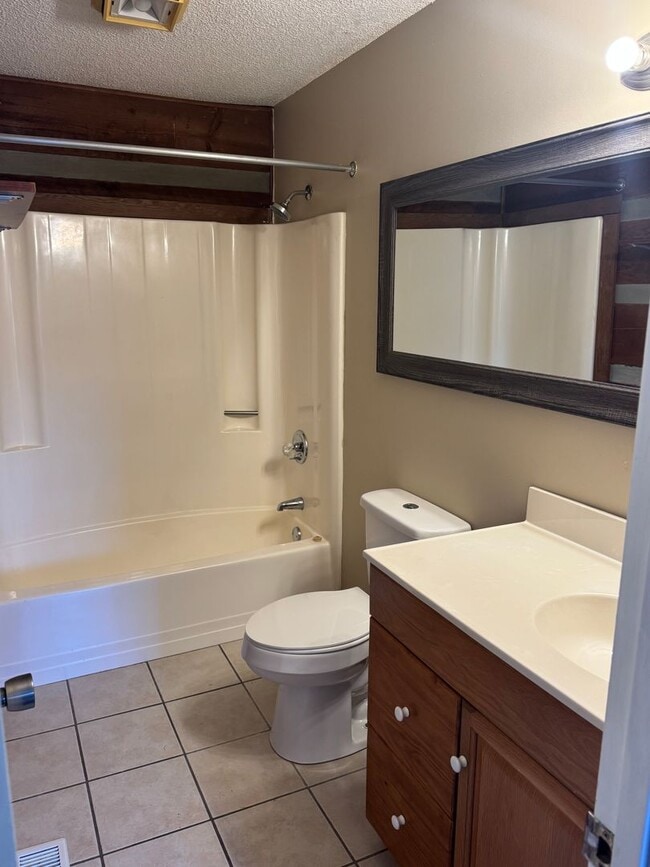 Building Photo - 2 Bedroom 2 Bathroom Cottage Home in Johnson City, TN