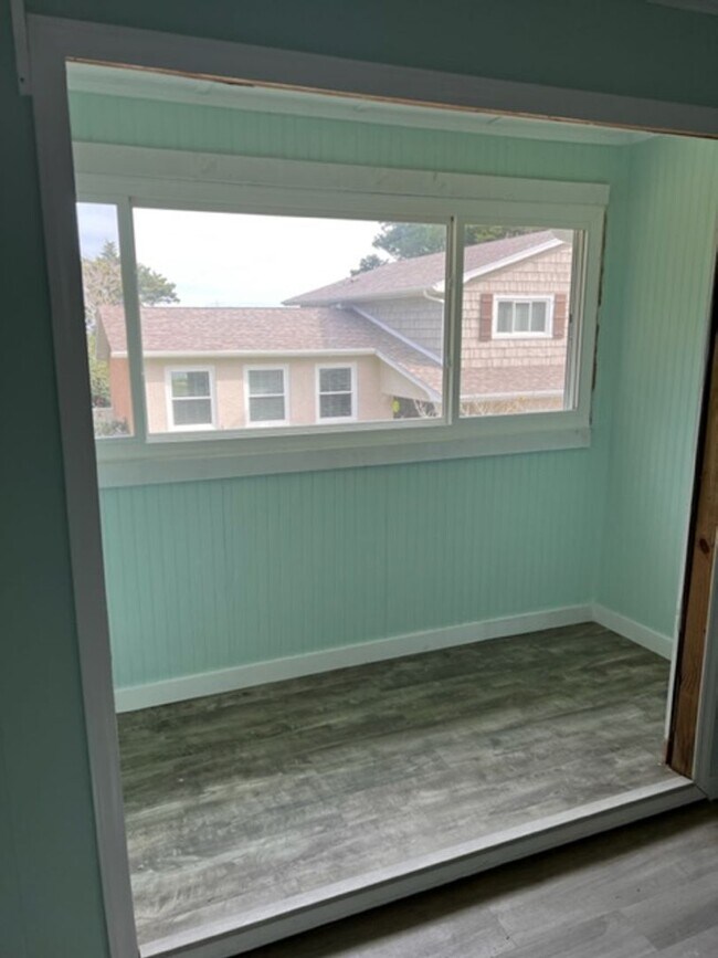 Building Photo - Long term rental with Sound views!