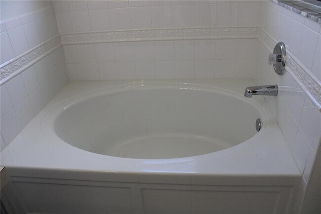 Building Photo - 7840 Carriage Pointe Dr