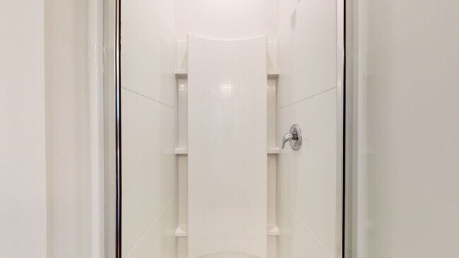 Building Photo - 3 Bedroom Home in WATERSIDE!