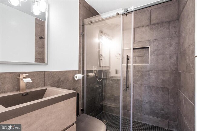 Building Photo - 303 Miles Rd